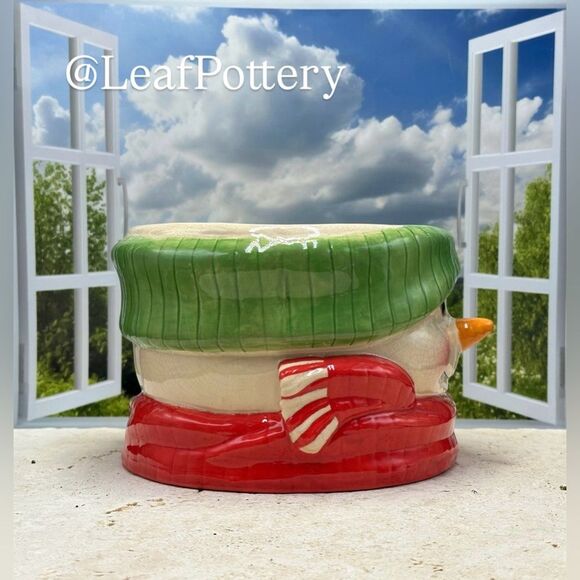 Vintage Snowman Beige/Red/Green Ceramic Plant Pot - Picture 4 of 10
